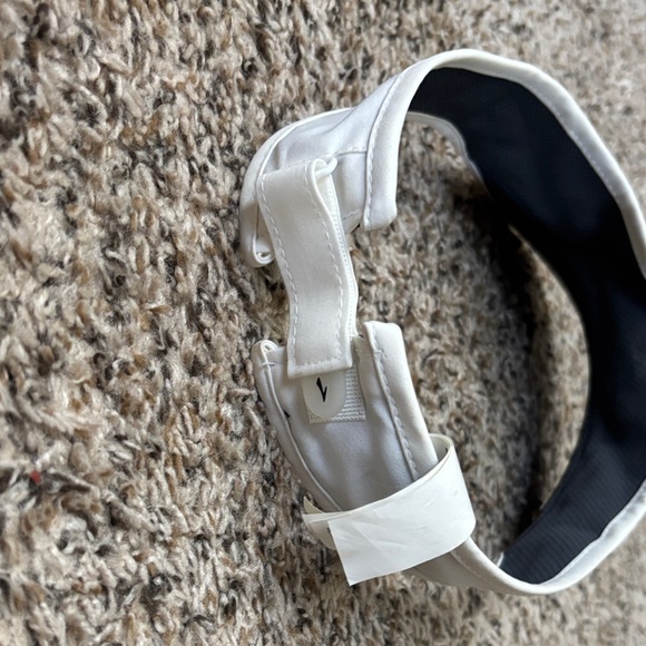 Brooks White Visor with Green Clover Embroidery - Picture 4 of 8